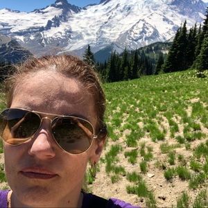 Meet your Posher, Karin